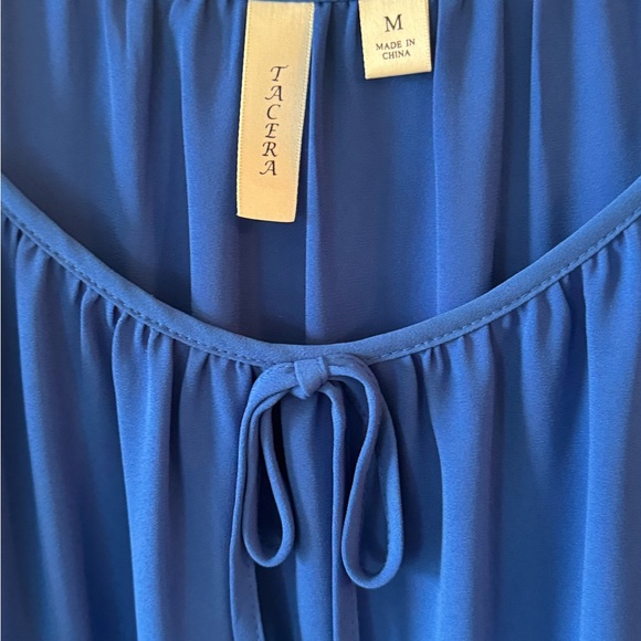 Tacera Blue Top EUC Top 100% Polyester size Medium High Low Flutter Sleeves - Picture 4 of 7